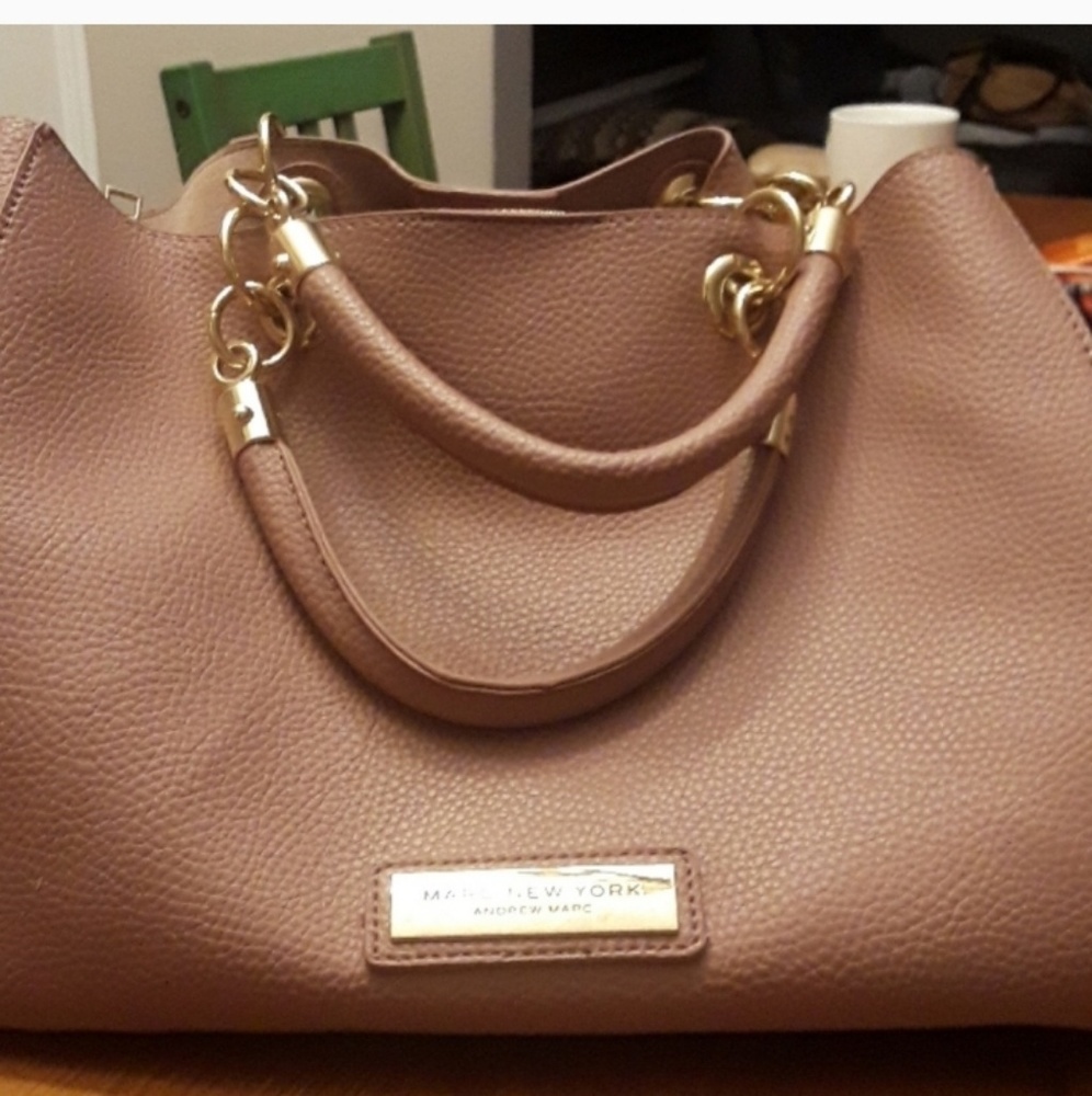 Beautiful lg tote handbag.